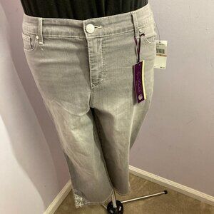 Gloria Vanderbilt Capri, NWT, Size 12Petite